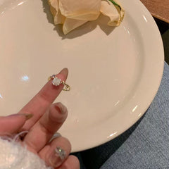Anillo abierto de camelia hembra 