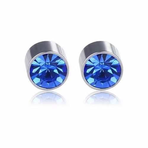 Pendientes magnéticos con diamantes de imitación sin orificios para las orejas. Clip para la oreja con imán y taladro flash. Clip para el hueso de la oreja con flash.