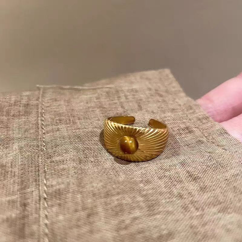 Anillo Maillard vintage de oro con girasol y ojo de tigre 