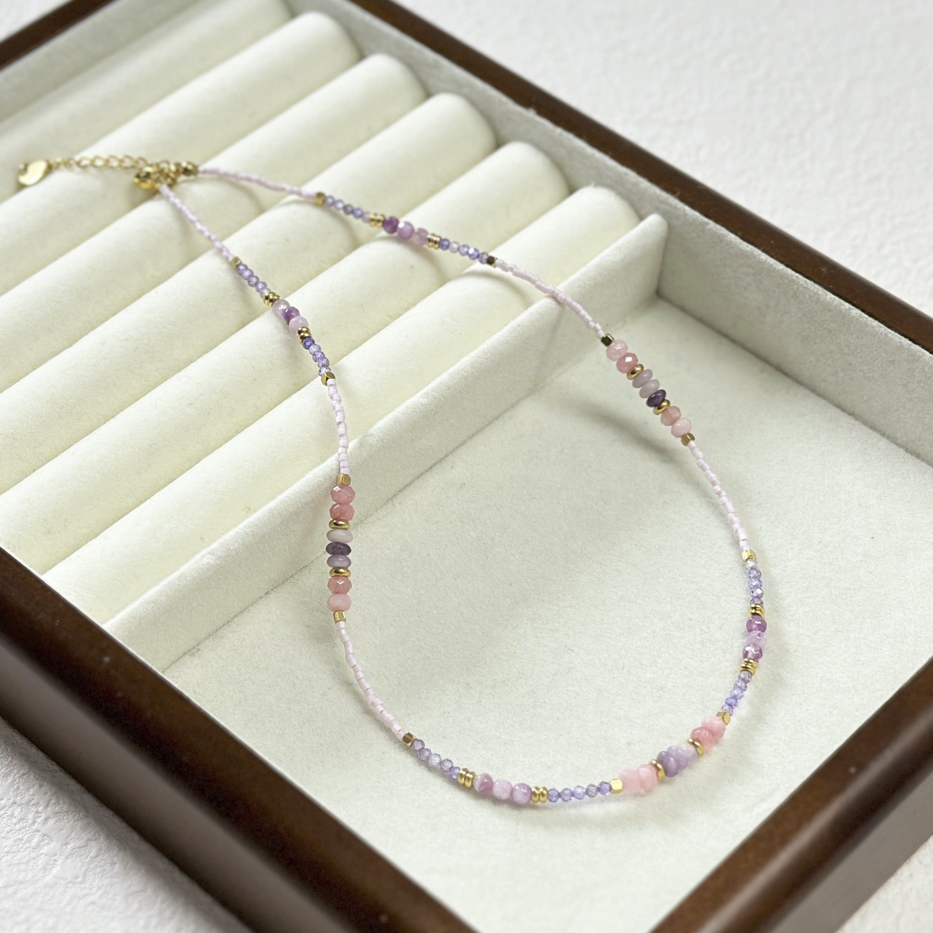 Collar de acero de titanio con cuentas de piedra natural de color morado mixto, cadena de clavícula apilada para mujer 