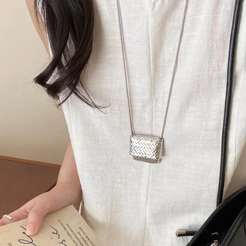 Collar negro de mujer con cadena de suéter larga en forma de U 