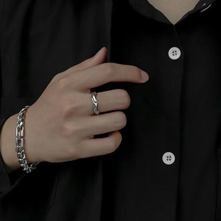 Anillo de aleación de línea metálica para hombre 