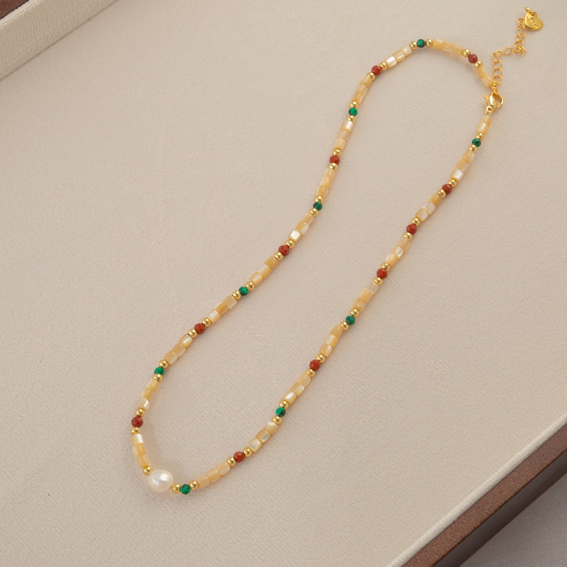 Collar de perlas de agua dulce de piedra natural con cadena de clavícula con cuentas 