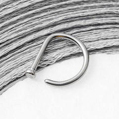 Anillo nasal falso perforado de acero inoxidable 