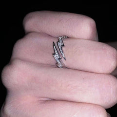 Anillo de hip hop con diseño de rayo para hombre con apertura ajustable 