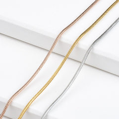 Collar de acero de titanio con cadena de hueso de serpiente redondo galvanizado al vacío 