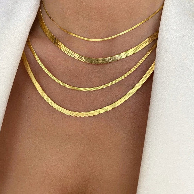 Collar corto de mujer con cadena de hueso de serpiente plana de acero de titanio y cadena de acero inoxidable para el cuello. 