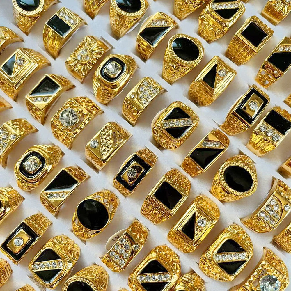 Anillo de hombre chapado en oro con aleación de diamantes de imitación 