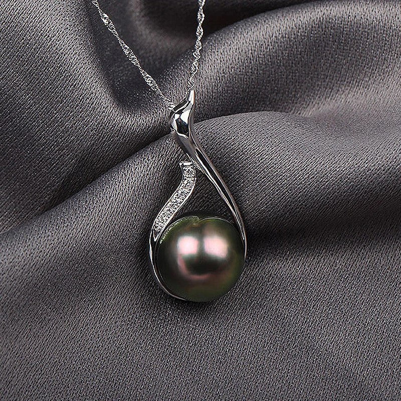 Colgante de perla natural con collar sencillo y moderno para mujer 