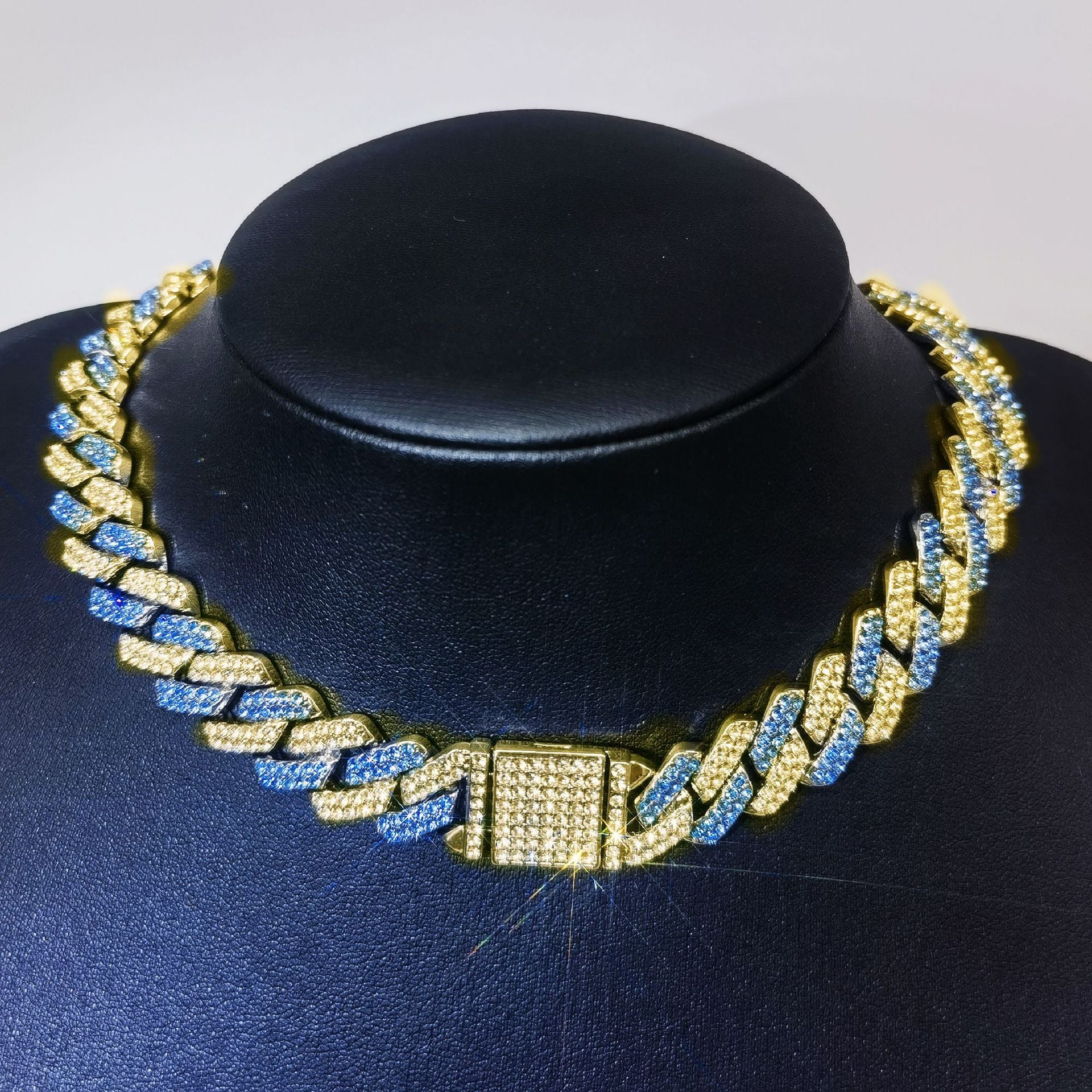 Collar de estilo hip hop para hombre con cadena cubana de aleación y diamantes de 14 mm en forma de rombo. 
