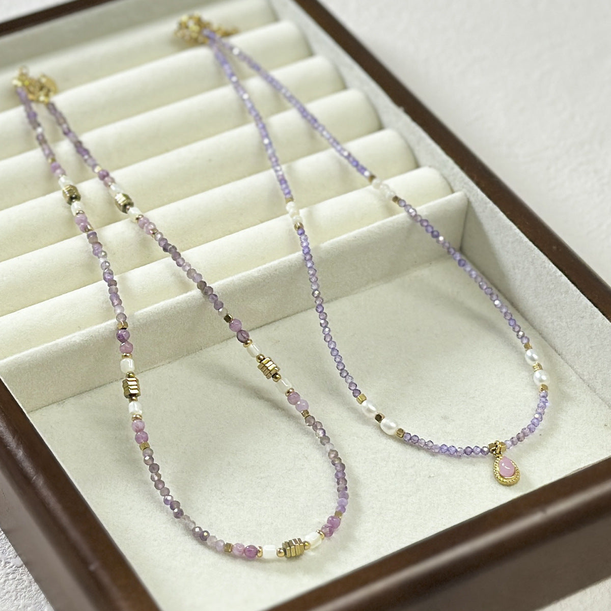 Collar de acero de titanio con cuentas de piedra natural de color morado mixto, cadena de clavícula apilada para mujer 