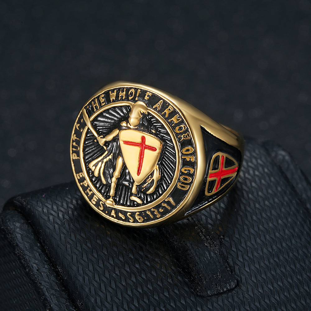 Anillo de acero de titanio chapado en oro para hombre con escudo de la Cruz Roja Templaria 