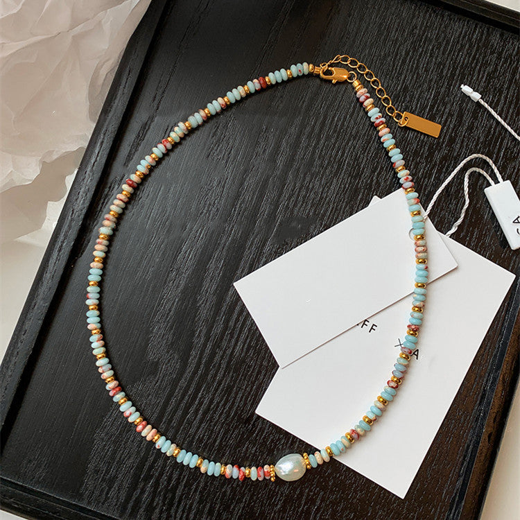 Collar de cuentas de perlas de agua dulce de color piedra natural con cadena de clavícula apilada 