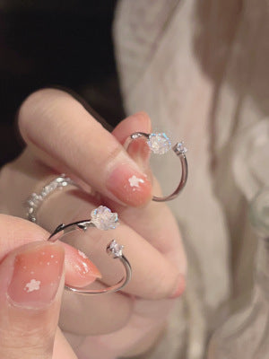 Anillo abierto de camelia hembra 