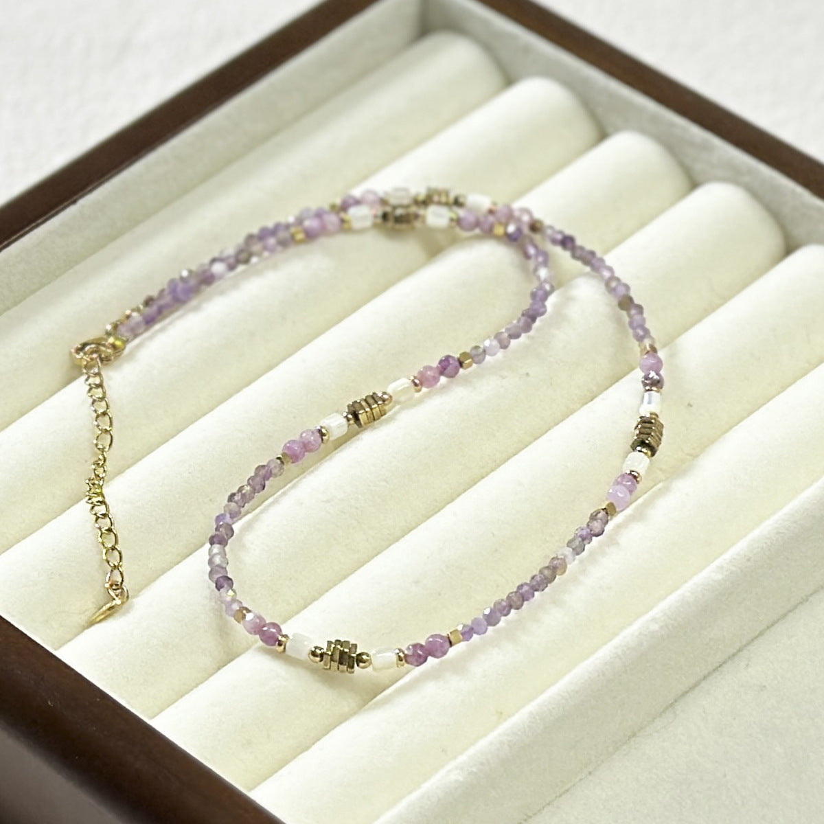 Collar de acero de titanio con cuentas de piedra natural de color morado mixto, cadena de clavícula apilada para mujer 