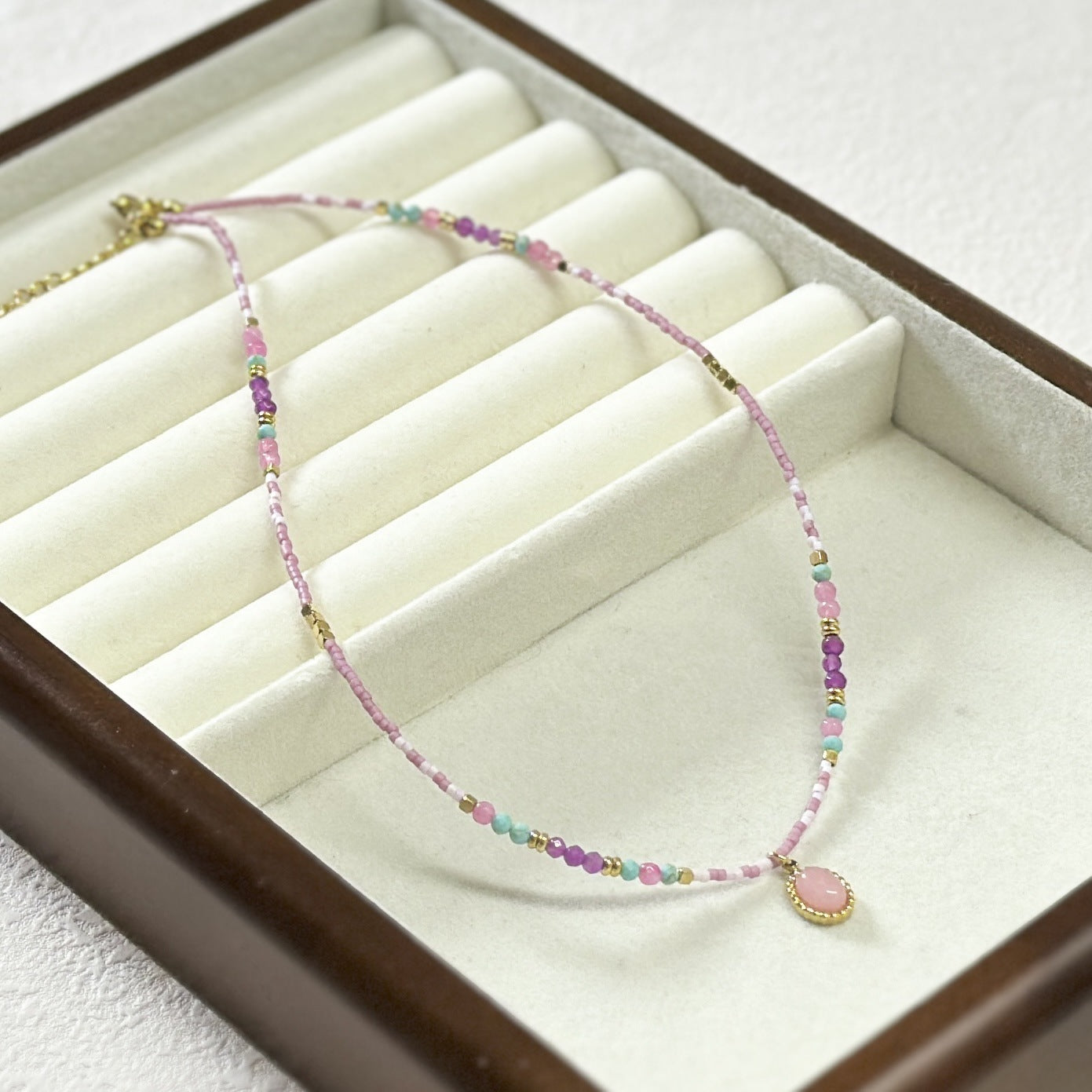 Collar de acero de titanio con cuentas de piedra natural de color morado mixto, cadena de clavícula apilada para mujer 