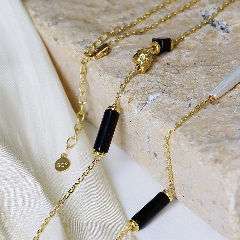 Collar de clavícula con cadena larga de ágata negra y perlas barrocas naturales 
