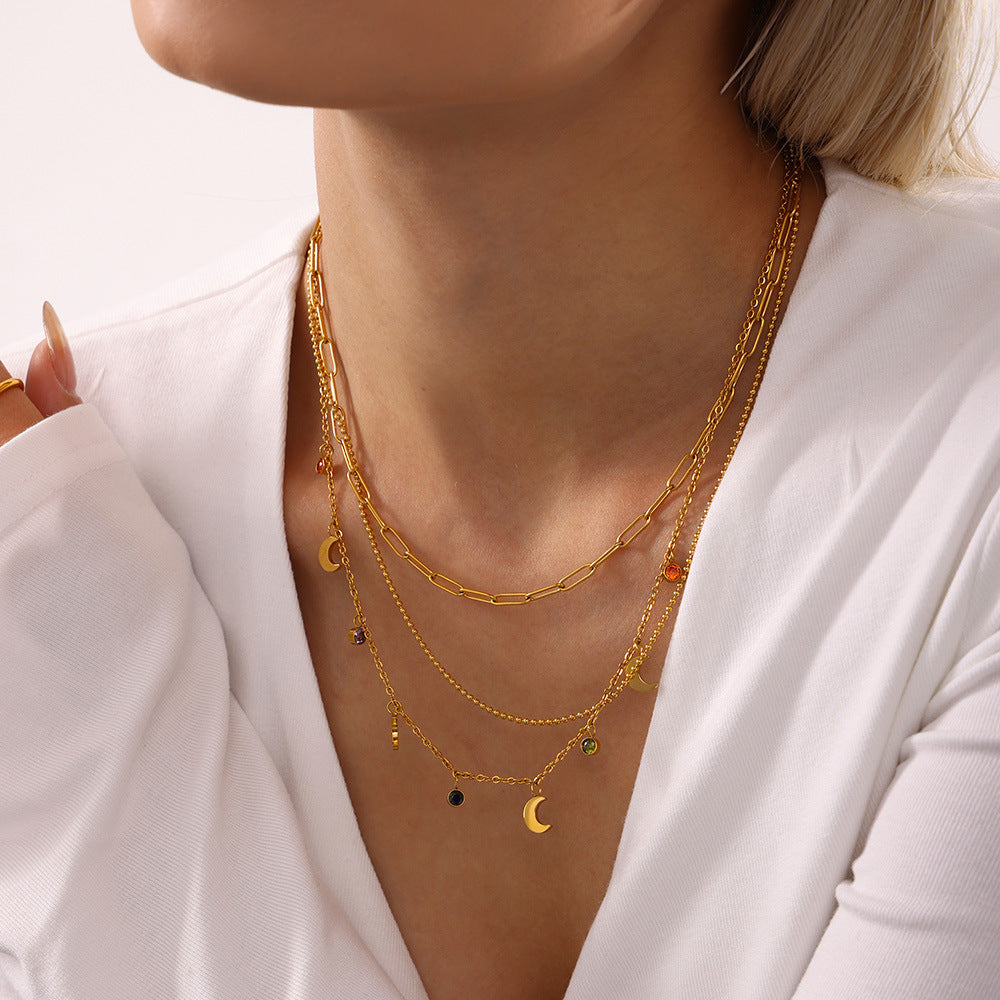 Collar de clavícula con forma de luna de acero inoxidable bañado en oro de 18 quilates y borlas de diamantes de imitación multicolor 