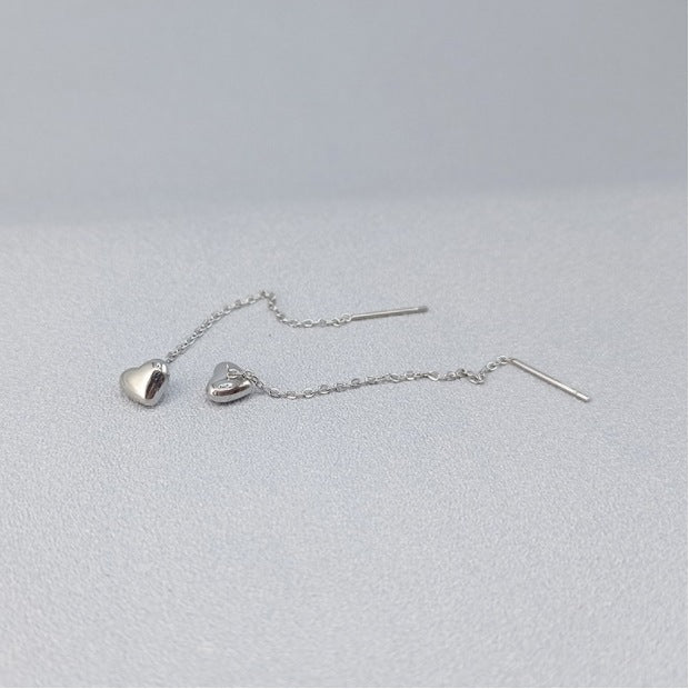 1 par de pendientes de acero de titanio chapados en forma de flor con forma de corazón y letras dulces 