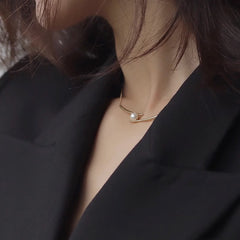 Collar de perlas cruzadas de plata de ley S925 con colgante de una sola palabra, versátil cadena de clavícula premium 