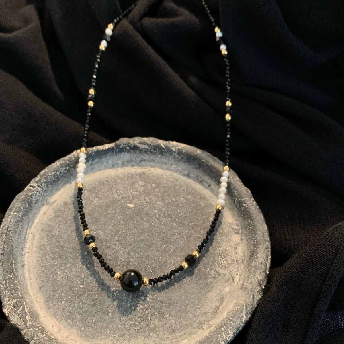Collar de perlas, piedra de ojo de tigre, collar de bolas de oro pequeñas, cadena de piedra natural 