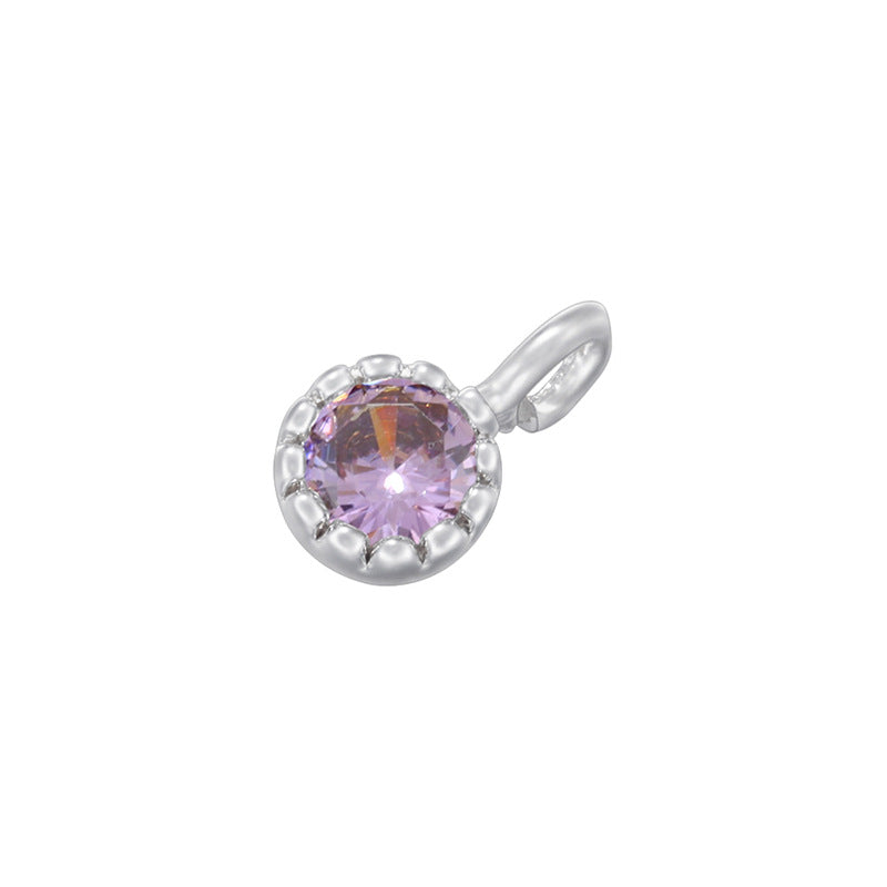 Colgantes pequeños hechos a mano con diamantes de colores y incrustaciones de cobre. 