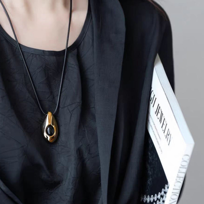 Collar negro de mujer con cadena de suéter larga en forma de U 