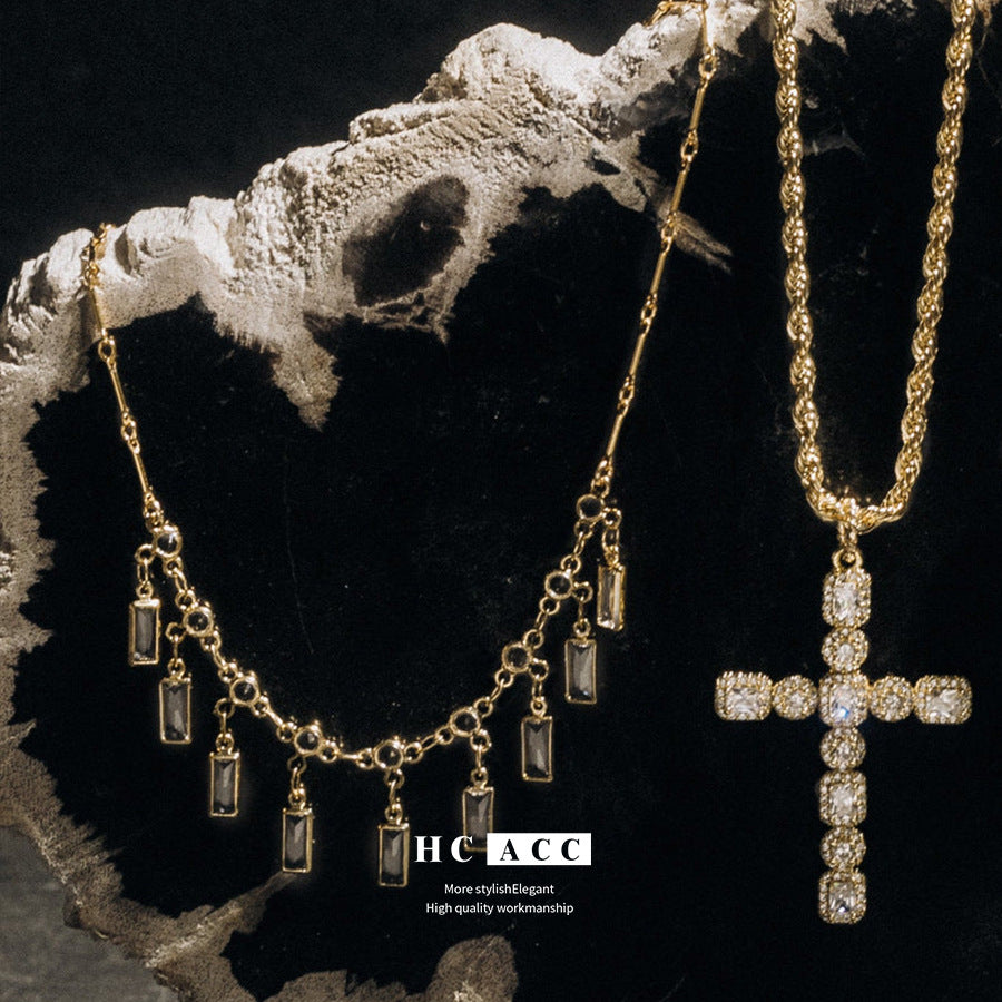 Collar de cruz de diamantes de metal 