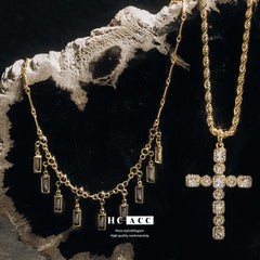 Collar de cruz de diamantes de metal 