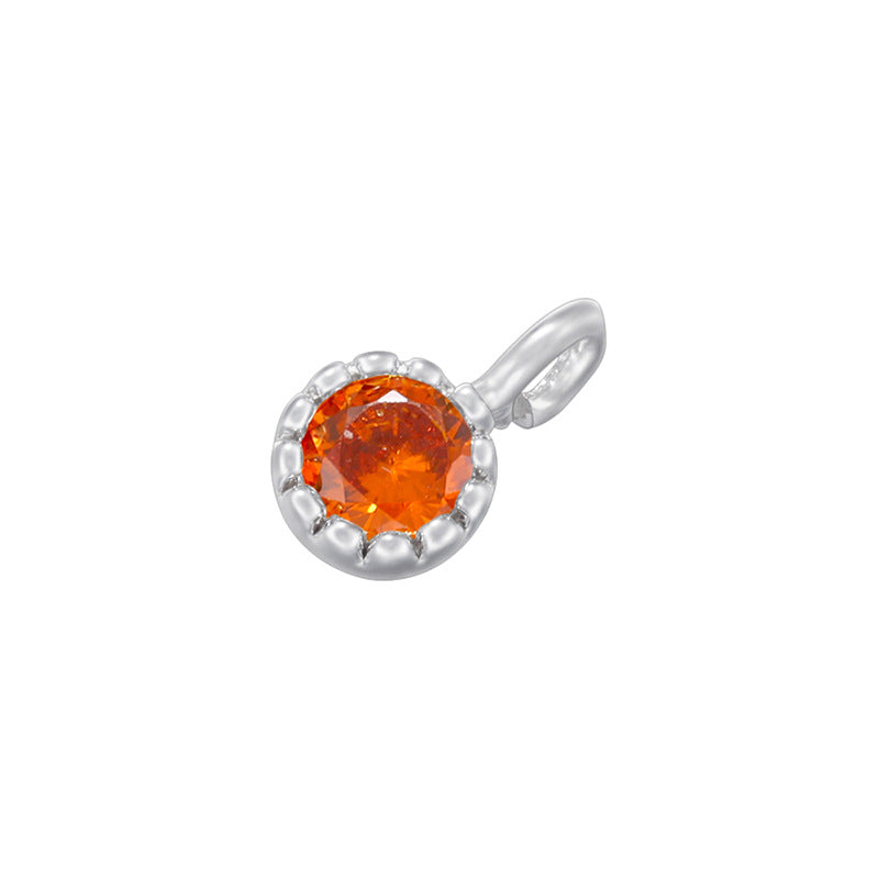 Colgantes pequeños hechos a mano con diamantes de colores y incrustaciones de cobre. 
