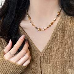 Collar de cuentas de cristal de café con piedra de ojo de tigre retro natural, cadena de suéter para mujer, cadena de clavícula 