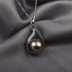Colgante de perla natural con collar sencillo y moderno para mujer 