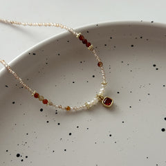 Collar de cuentas de piedra natural con perla de agua dulce y cadena para clavícula 