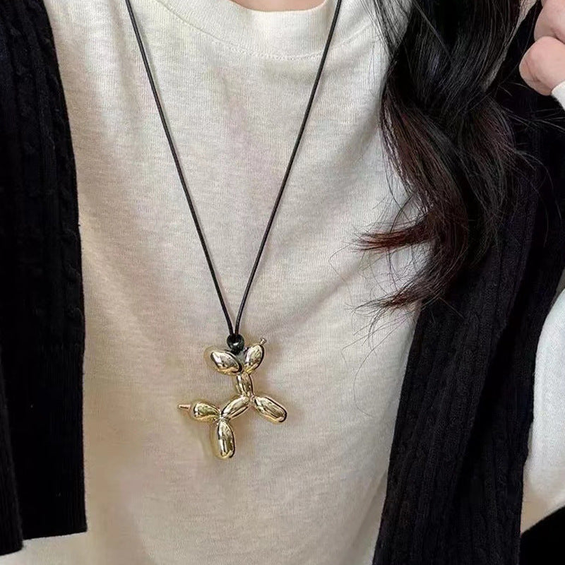 Collar negro de mujer con cadena de suéter larga en forma de U 