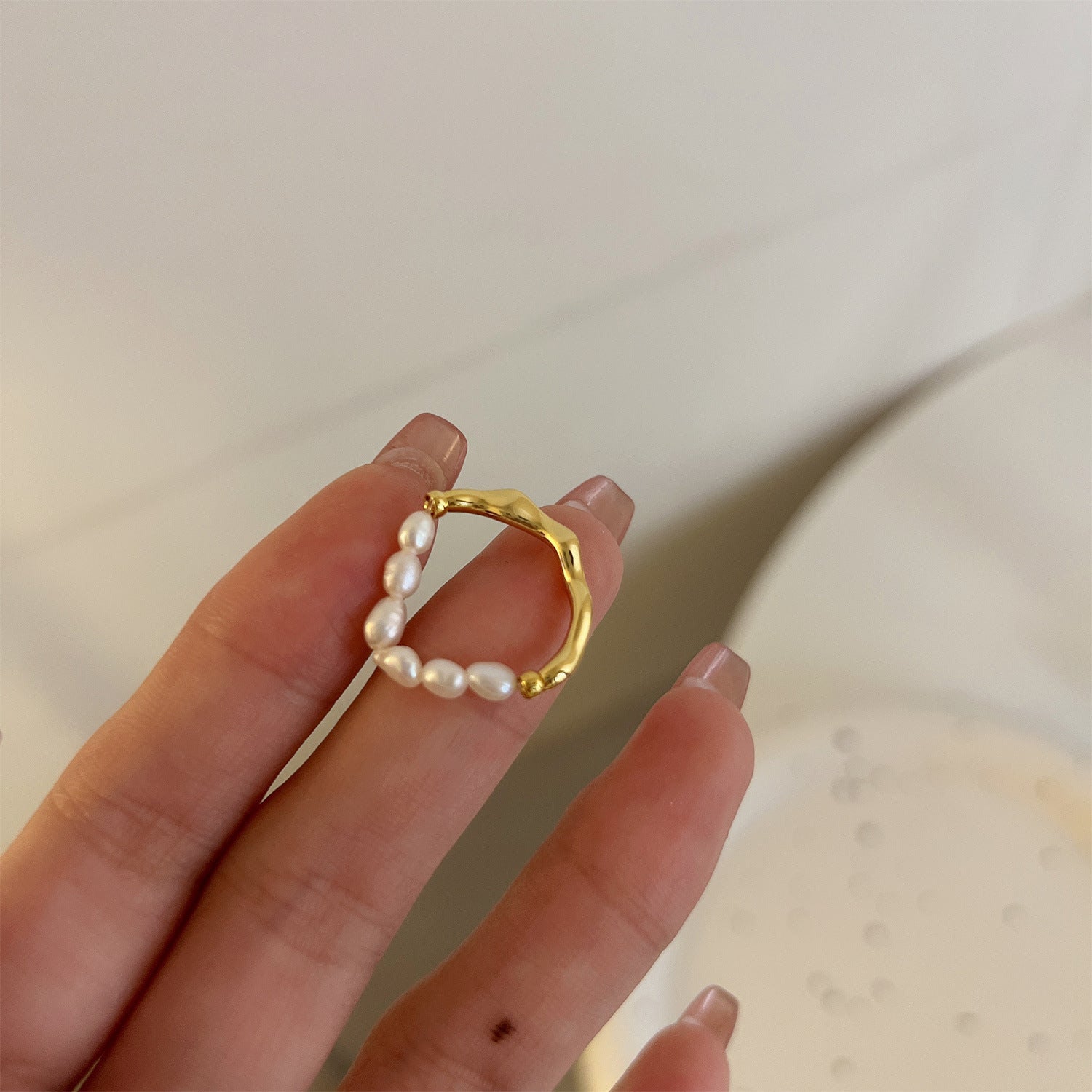 Anillo de perla con cuerda elástica de tamaño ajustable 