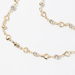 Collar largo con flecos de diamantes, collar con corazón hueco que muestra la decoración del cuello 