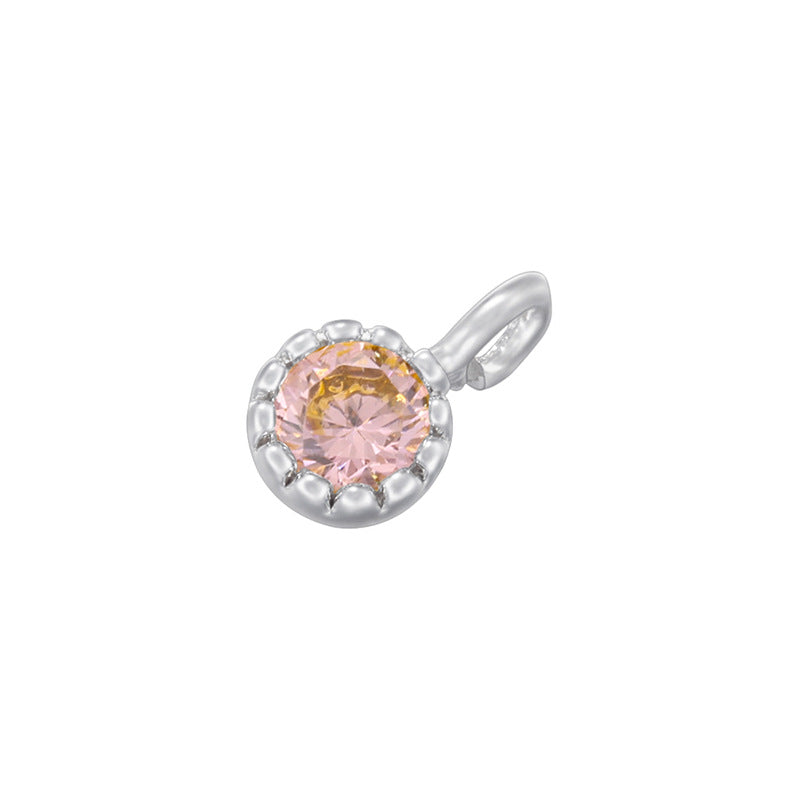 Colgantes pequeños hechos a mano con diamantes de colores y incrustaciones de cobre. 