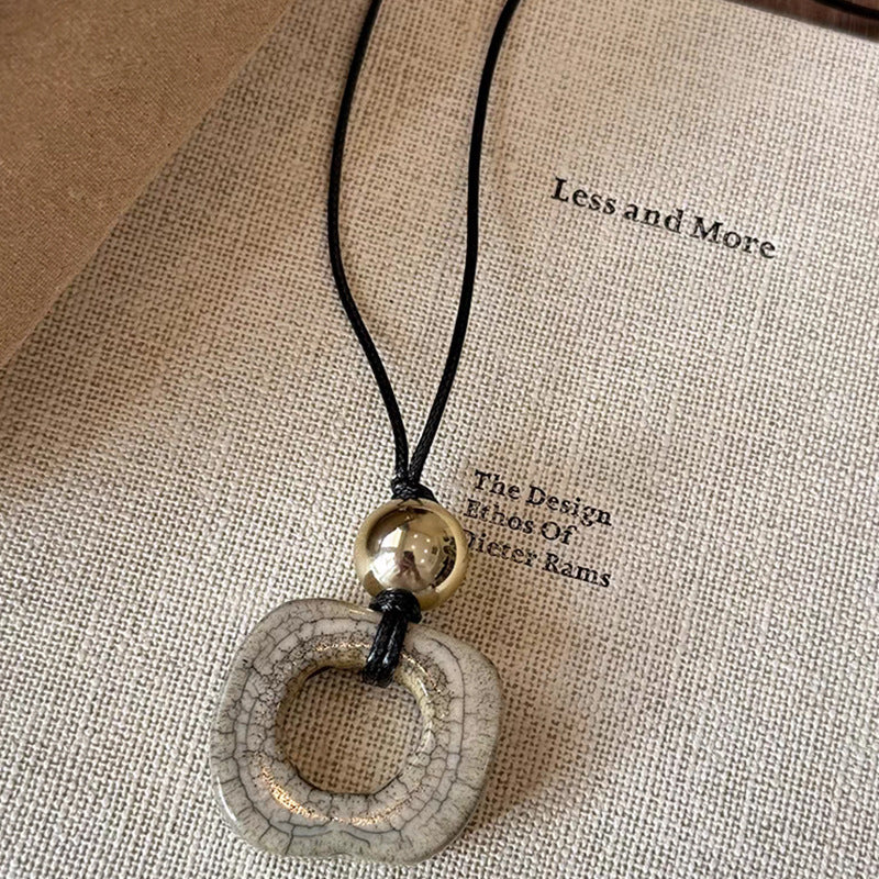 Collar negro de mujer con cadena de suéter larga en forma de U 