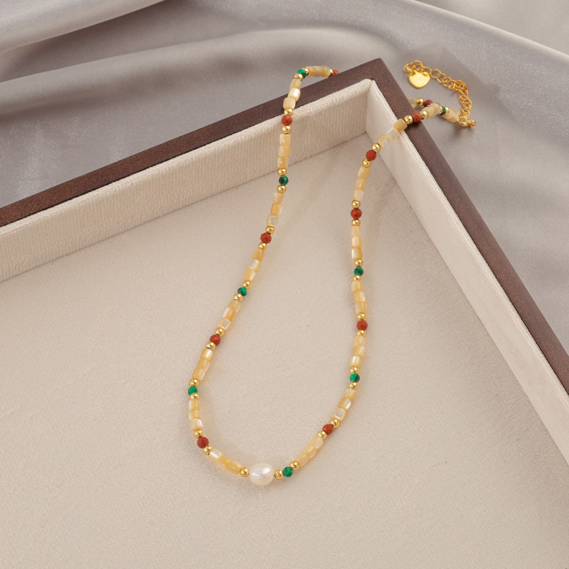 Collar de perlas de agua dulce de piedra natural con cadena de clavícula con cuentas 