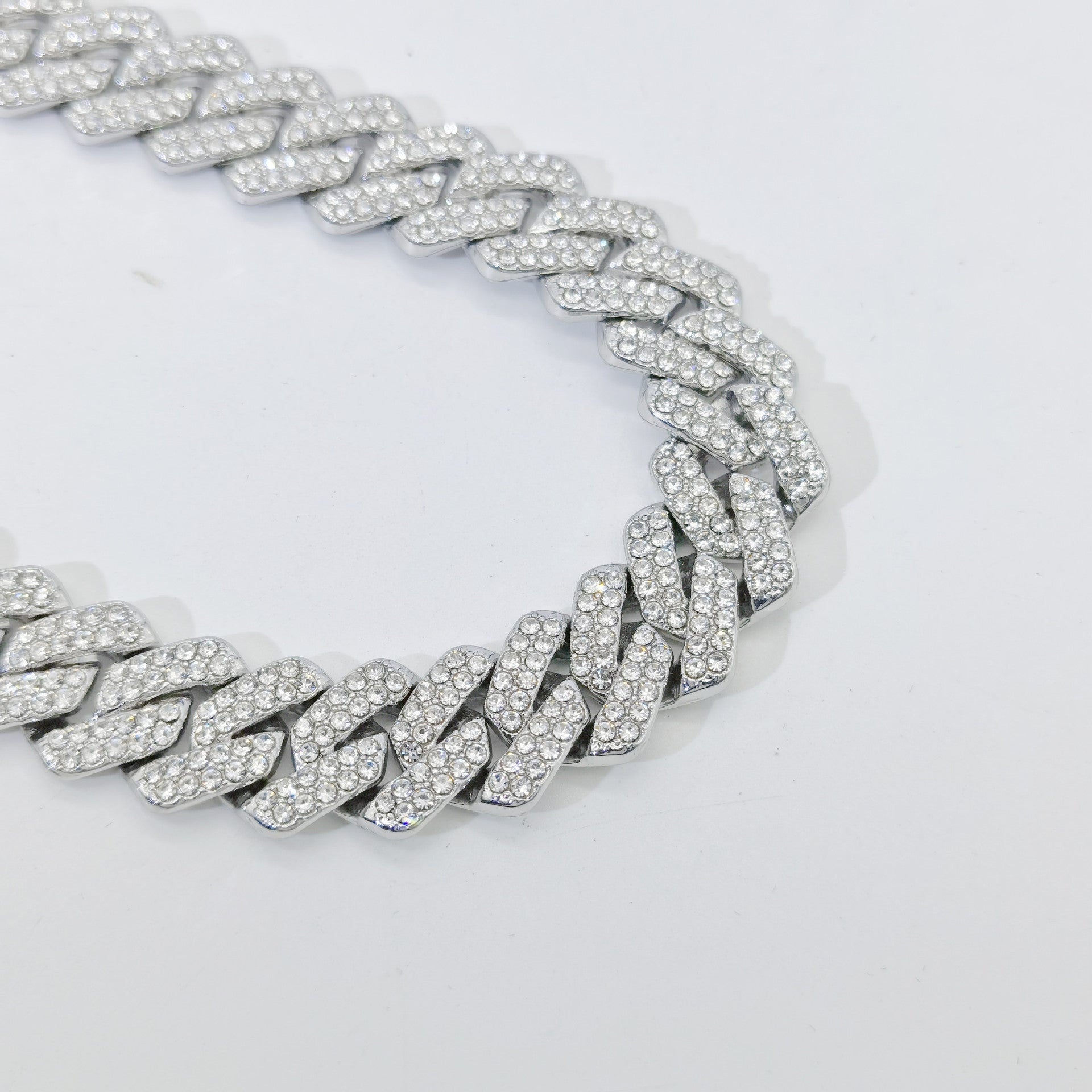 Collar de estilo hip hop para hombre con cadena cubana de aleación y diamantes de 14 mm en forma de rombo. 