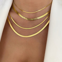 Collar corto de mujer con cadena de hueso de serpiente plana de acero de titanio y cadena de acero inoxidable para el cuello. 