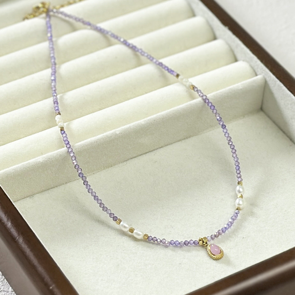 Collar de acero de titanio con cuentas de piedra natural de color morado mixto, cadena de clavícula apilada para mujer 