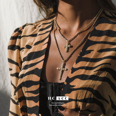 Collar de cruz de diamantes de metal 