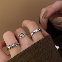 Anillo abierto de cruz oscura para dedo índice femenino 